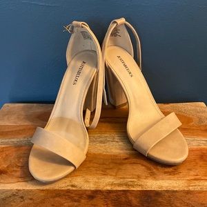 JustFab Cream colored chunky heels